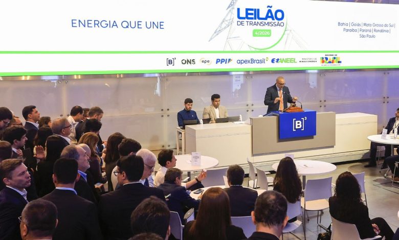 Aneel conclui ano com disputa acirrada e leiloa oito novos lotes de transmissão
