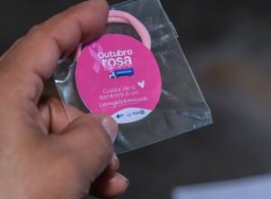 Caminhada Rosa reúne servidores em Recife para alertar sobre prevenção do câncer de mama