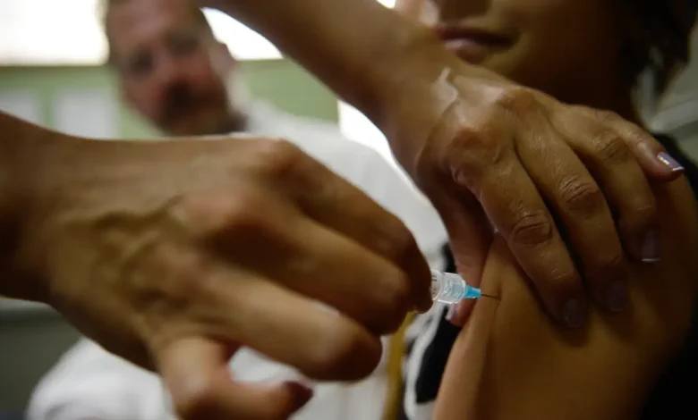 Consultas por lesoes de HPV despencam na rede publica apos vacinacao