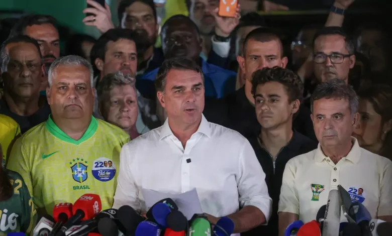 Coordenador de campanha relata surpresa com sumiço de Flávio Bolsonaro e desconhece paradeiro