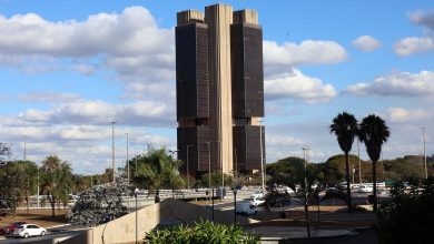 Debate econômico questiona corte de gastos para conter dívida pública