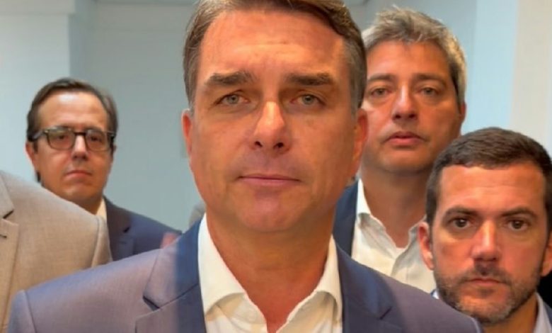 Debate entre Lula e Flávio Bolsonaro na Band movimenta imprensa e atrai credenciamentos internacionais