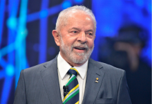 Debate na Band tem bastidores quentes com cobrança do marqueteiro de Lula a Flávio Bolsonaro