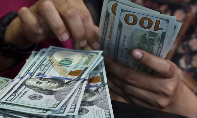 Dólar recua quase 1% e Ibovespa fecha em baixa após forte volatilidade eleitoral