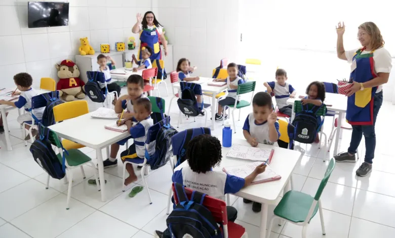 Eleitores com filhos ganham 34 creches abertas em recife neste domingo para votação