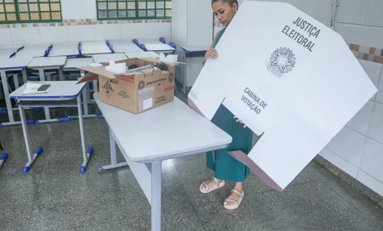 Fim de campanha e auditoria das urnas marcam a véspera do segundo turno