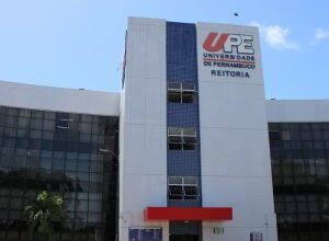 Governo de Pernambuco lança edital com mil bolsas de estudo de até R$ 1.240