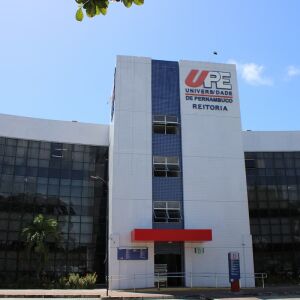 Governo de Pernambuco lança edital com mil bolsas de estudo de até R$ 1.240
