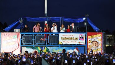 Lula chama de vergonhosa a viagem de Flávio Bolsonaro aos Estados Unidos após ordem do STF