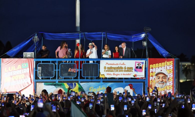Lula chama de vergonhosa a viagem de Flávio Bolsonaro aos Estados Unidos após ordem do STF