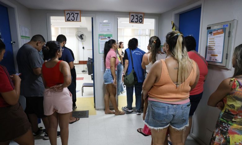 Mudança em locais de votação gera dificuldades para eleitores no Rio de Janeiro