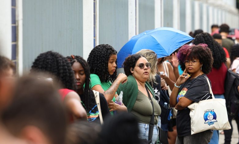Perfil do Enem 2026 mostra mulheres e pardos na liderança das inscrições
