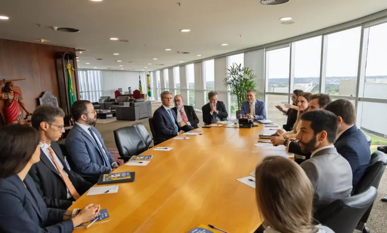 TSE debate com big techs medidas de combate à desinformação no segundo turno